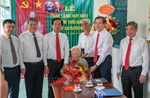 Trao Huy hiệu 80 năm tuổi Đảng tặng đảng viên lão thành tại Cần Thơ