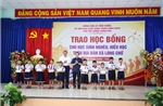 Trao học bổng cho 130 học sinh nghèo hiếu học tại Tây Ninh​