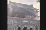 Video hàng trăm viên ngói của tòa tháp 650 tuổi ở Trung Quốc rơi xuống như mưa