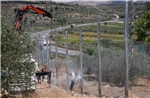 Hàng rào của Israel biến thị trấn ở Bờ Tây thành &#39;nhà tù lộ thiên"