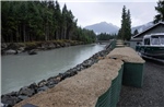 Rào chắn bao cát ở Alaska chặn lũ kỷ lục, cứu hàng trăm ngôi nhà