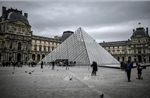Bảo tàng Louvre ở Pháp bị trộm, buộc phải đóng cửa