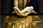 Giá vàng thế giới lần đầu vượt ngưỡng 3.900 USD/ounce