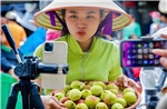 Bắt trọn khoảnh khắc đắt giá ‘Phiên livestream bán nông sản giữa đất trời Tây Bắc’