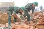 Gấp rút tiến độ hoàn thành làm nhà cho người dân vùng lũ Điện Biên