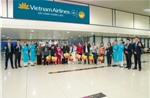 Người lao động khó khăn được hỗ trợ về quê đón Tết  trên chuyến bay của Vietnam Airlines