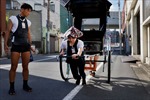 Những người phụ nữ làm nghề kéo xe ở Nhật Bản