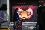 Đồng nhân dân tệ suy yếu thúc đẩy cơn sốt mua vàng lẻ ở Trung Quốc