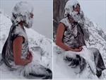 Người đàn ông ngồi thiền trên dãy Himalaya trong giá lạnh -55 độ C
