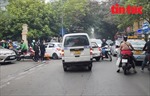 Công an quận Hoàn Kiếm xử lý vi phạm giao thông theo thông tin báo Tin tức phản ánh
