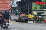 Nguy cơ mất an toàn giao thông từ những xe tải bán hàng lưu động