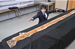 Tìm thấy thanh kiếm khổng lồ dài 2,37 m ở cố đô Nhật Bản
