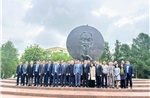 Đoàn công tác Công an TP Hà Nội dâng hoa tại Quảng trường Hồ Chí Minh ở Mát-xcơ-va