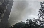 Khống chế đám cháy tại kho phế liệu nằm sát khu chung cư
