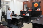 Tài xế Mercedes tạt đầu, đấm tài xế taxi bị phạt tù