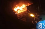 Dập tắt đám cháy tại ngôi nhà 3 tầng ở quận Thanh Xuân (Hà Nội)