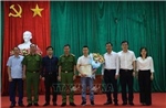 Hà Nội: Khen thưởng công dân cõng 2 người thoát khỏi đám cháy