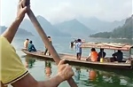 Khẩn trương tìm kiếm hai người mất tích do lật thuyền ở Sìn Hồ, Lai Châu