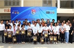 Sinh viên Việt Nam tiếp sức các em học sinh khó khăn tại Campuchia