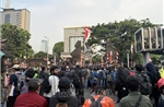 Indonesia: Người biểu tình đốt trụ sở hội đồng thành phố Makassar gây nhiều thương vong