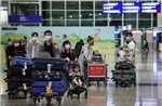 Hàng nghìn hành khách mắc kẹt tại sân bay Hong Kong vì bão Noul