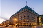 Khách sạn Adlon huyền thoại ở Berlin đang được rao bán