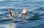 Tìm thấy thi thể hai học sinh bị sóng cuốn khi tắm biển ở Hà Tĩnh