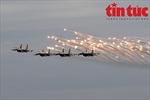 Mãn nhãn màn trình diễn của đội bay tiêm kích Su-30 MK2 chuẩn bị cho Triển lãm Quốc phòng quốc tế