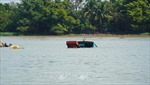 Mười phút cứu 11 khách trên thuyền chìm ở sông Đồng Nai