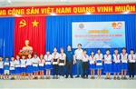 De Heus - Hùng Nhơn tiếp sức học sinh nghèo trước thềm năm học mới