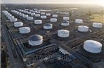 Giá dầu tăng cao do dự trữ dầu thô của Mỹ giảm