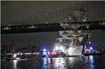 Mỹ điều tra vụ tàu buồm Mexico đâm vào cầu Brooklyn
