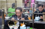 Giá thực phẩm, rau xanh tăng nhẹ, các quán kinh doanh ăn uống giữ giá ổn định