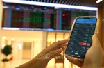 VN-Index vượt 1.350 điểm nhờ lực đỡ cổ phiếu ngân hàng, bất động sản