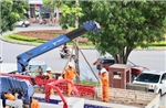 Ảnh hưởng bão số 5: Quảng Trị cử đội xung kích hỗ trợ Hà Tĩnh khôi phục lưới điện sau bão