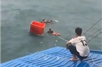 Cứu 4 ngư dân gặp nạn, trôi dạt nhiều giờ trên biển