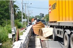 Xe container va chạm xe máy trên Quốc lộ 22B làm một người tử vong
