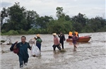 Quân đội bằng mọi biện pháp tiếp cận khu vực dân cư bị cô lập do ngập lụt, sạt lở đất
