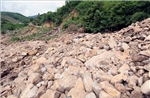 Sơn La: Tắc đường tại Km17+765-Km17+780 thuộc địa phận xã Đoàn Kết do sạt lở đá