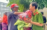 Hàng chục nghìn phần quà hỗ trợ đến với người dân vùng lũ