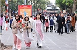Người dân Hà Nội và du khách tận hưởng kỳ nghỉ Tết Dương lịch 2026