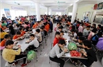 Đề nghị siết chặt kiểm soát bếp ăn công nghiệp cung cấp suất ăn cho trường học