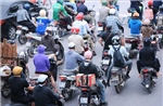 Dòng người hối hả quay trở lại Hà Nội sau dịp nghỉ lễ 30/4 - 1/5
