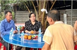 Thăm hỏi, hỗ trợ gia đình nạn nhân vụ tự đốt nhà khiến 3 người thương vong