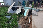 Hỗ trợ các hộ dân có nhà bị chìm xuống sông do sạt lở