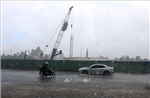 Dông lốc cuốn sập mái vòm chợ, hàng chục căn nhà bị tốc mái ở Cần Thơ