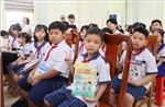 Từng bước thực hiện phổ cập sách giáo khoa miễn phí