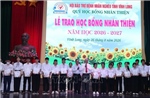 Trao 622 suất học bổng cho học sinh vượt khó học giỏi tại Vĩnh Long
