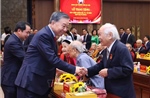 Tổng Bí thư, Chủ tịch nước Tô Lâm dự Lễ trao tặng Huy hiệu Đảng cho đảng viên lão thành ở Hà Nội