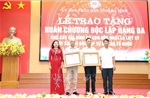 Trao Huân chương Độc lập hạng Ba tặng 2 gia đình có con độc nhất là liệt sĩ
